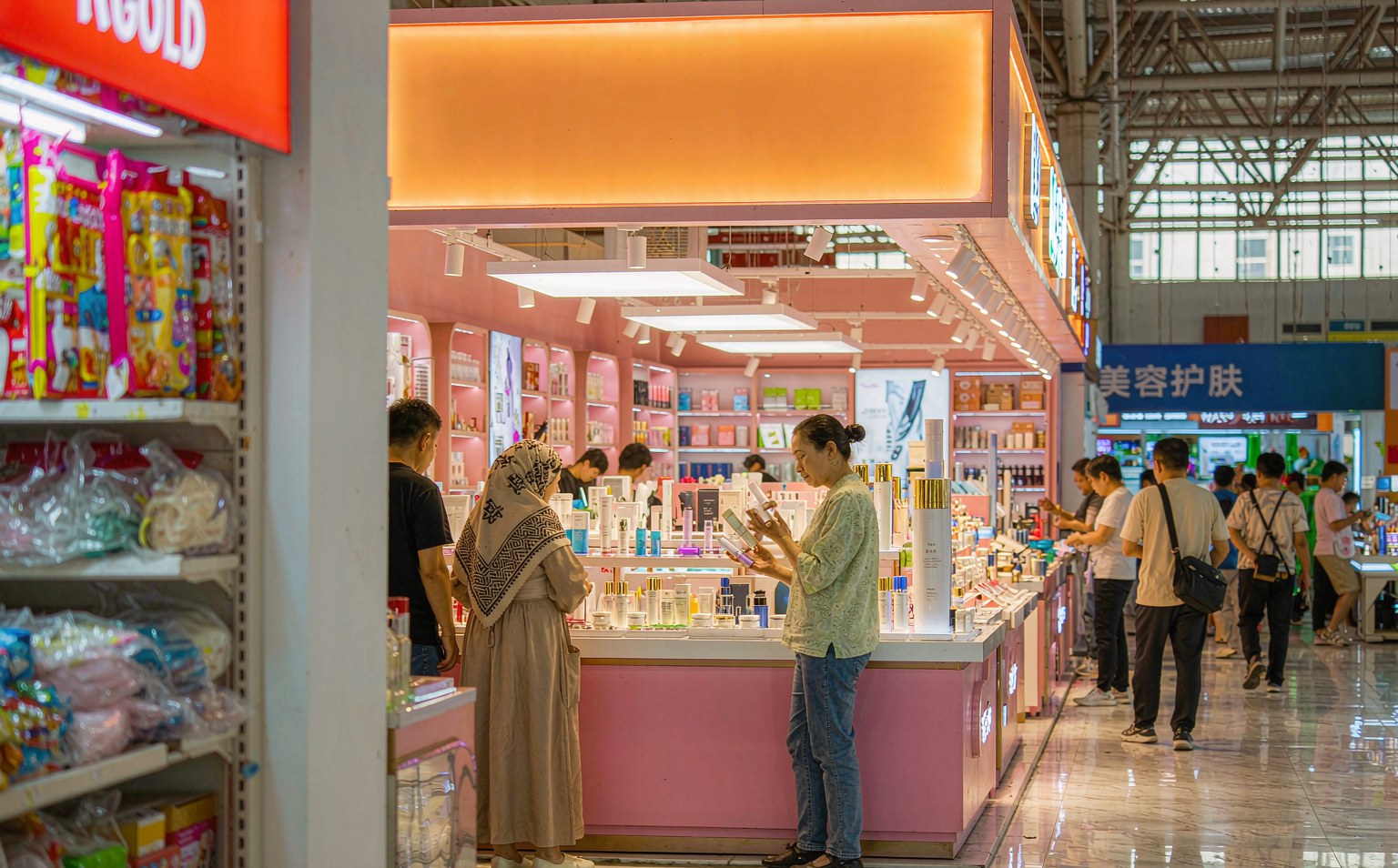 Cosmetics vendor shop